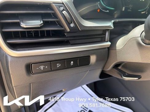 Certified 2025 Kia Telluride LX FWD image 16