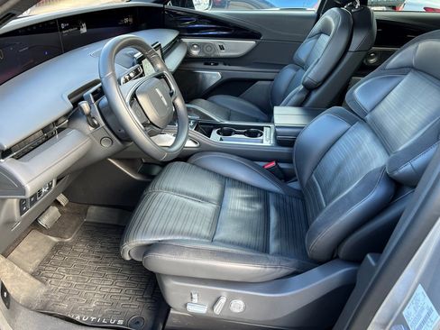 Used 2024 Lincoln Nautilus Reserve w/ Equipment Group 203A image 3