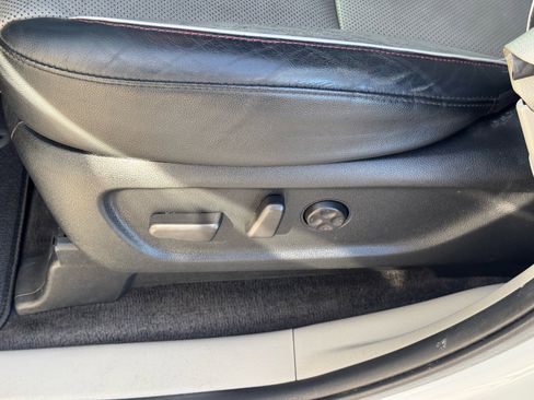 Used 2019 Kia Sedona SX image 18