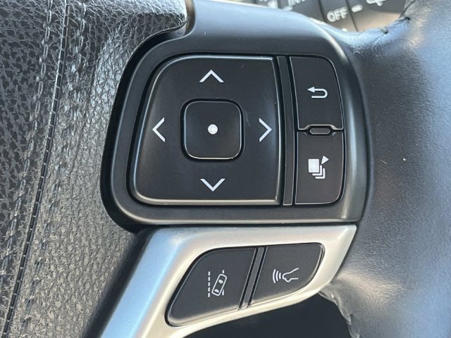 Used 2018 Toyota Highlander XLE AWD/4WD image 37