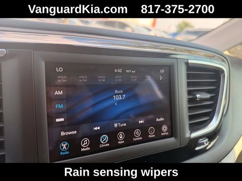 Used 2019 Chrysler Pacifica Touring-L FWD image 20