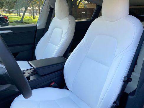 Used 2023 Tesla Model Y Long Range image 32