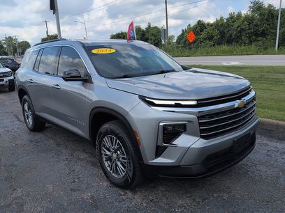 Used 2024 Chevrolet Traverse LT w/ Trailering Package