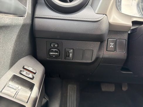 Used 2016 Toyota RAV4 LE image 13