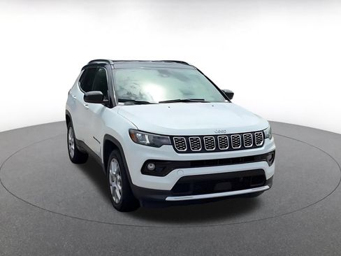 Used 2025 Jeep Compass Limited AWD/4WD image 3