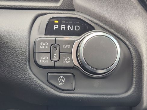 New 2026 RAM 1500 4x4 Crew Cab image 17