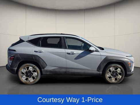 Used 2025 Hyundai Kona SEL FWD image 11