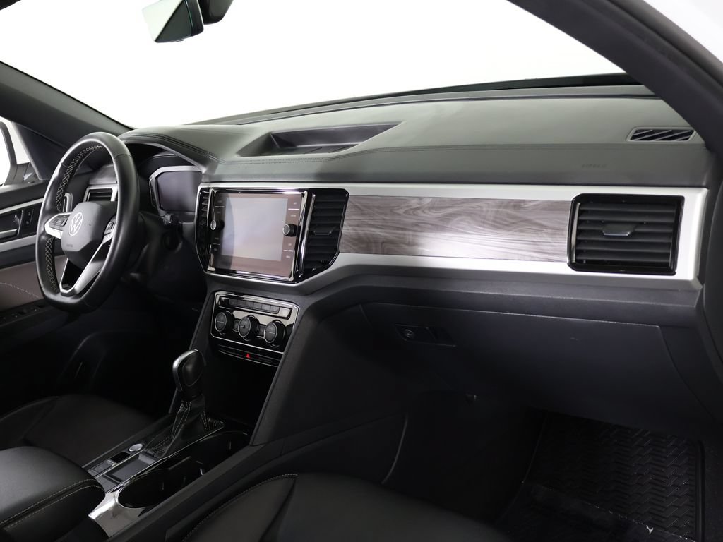 Used 2022 Volkswagen Atlas Cross Sport SE FWD image 28