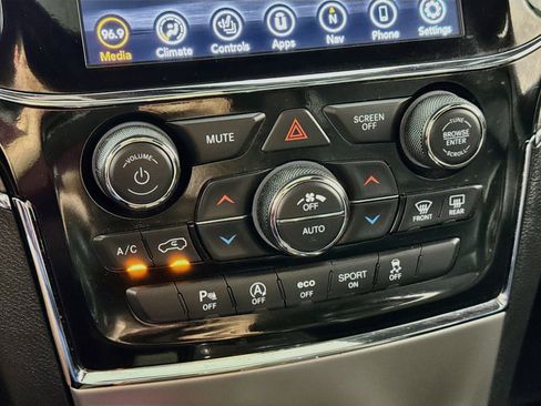 Used 2021 Jeep Grand Cherokee Limited AWD/4WD image 19