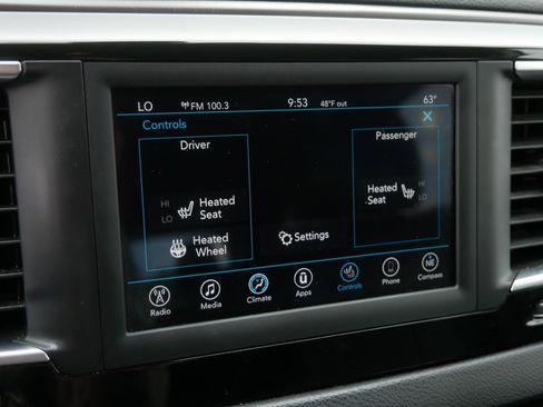 Used 2020 Chrysler Pacifica Touring-L FWD image 32