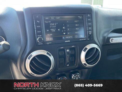 Used 2017 Jeep Wrangler Unlimited Sahara w/ Connectivity Group image 8