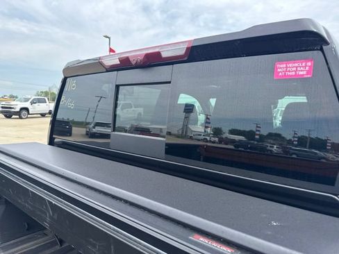 Used 2023 GMC Sierra 2500 Denali w/ Denali Black Diamond Edition AWD/4WD image 12