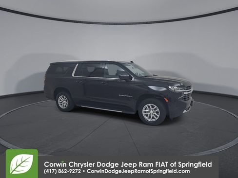 Used 2024 Chevrolet Suburban LT image 2