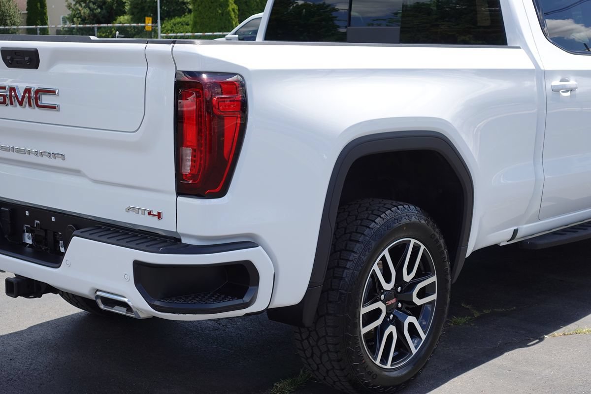 Used 2024 GMC Sierra 1500 AT4 w/ Technology Package AWD/4WD image 13