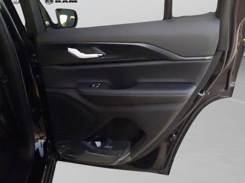 New 2025 Jeep Grand Cherokee Altitude RWD image 32