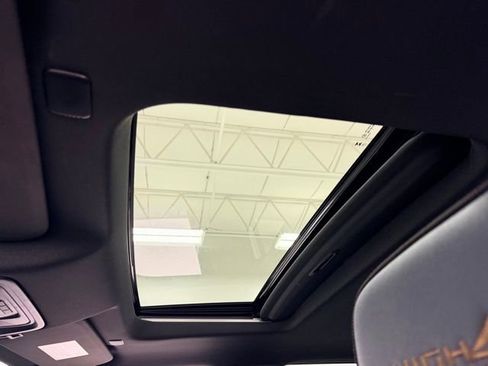 Used 2024 Chevrolet Silverado 1500 High Country w/ High Country Premium Package image 21