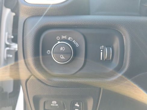 Used 2021 RAM 1500 Big Horn image 17