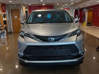 Used 2025 Toyota Sienna XLE
