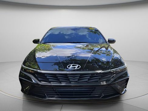 Used 2025 Hyundai Elantra Sport image 3