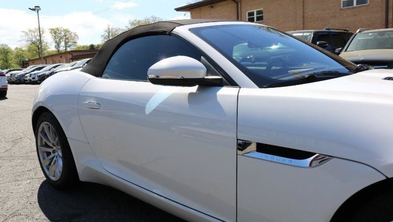 Used 2017 Jaguar F-TYPE Convertible RWD image 10