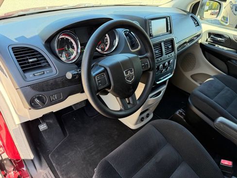 Used 2018 Dodge Grand Caravan SE w/ UConnect Hands-Free Group FWD image 16