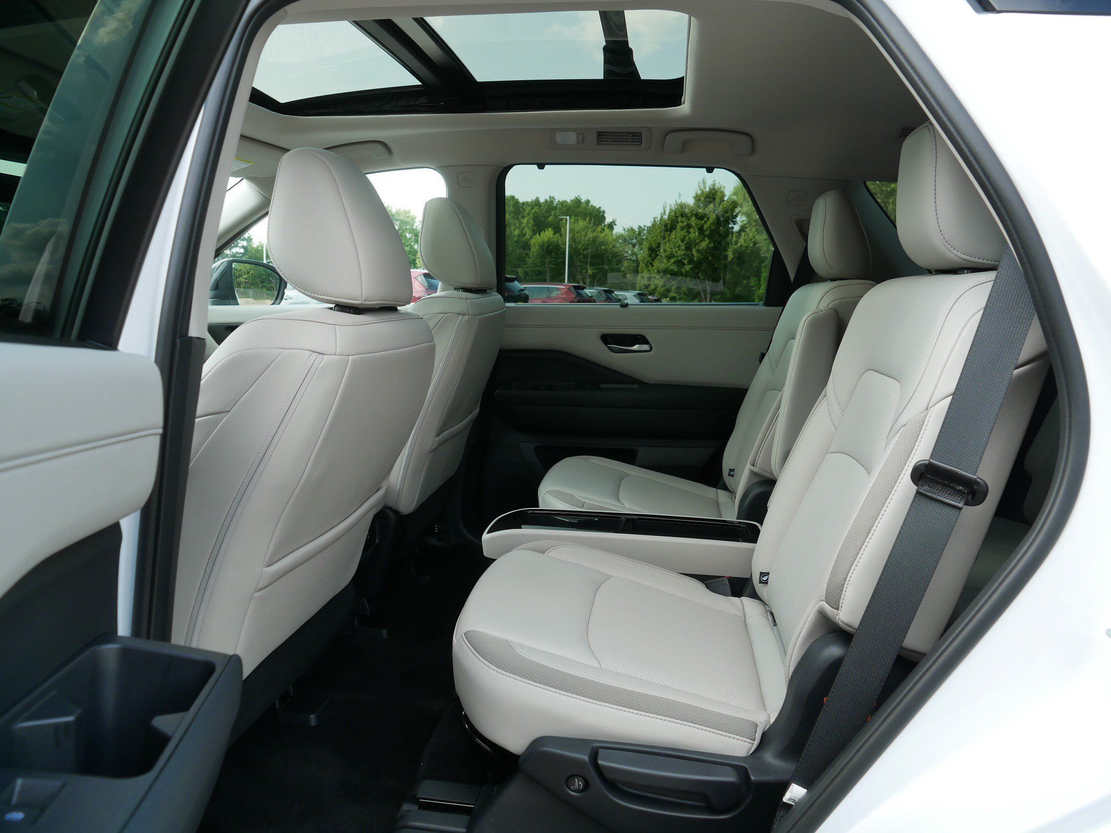 Certified 2026 Nissan Pathfinder SL w/ SL Premium Package AWD/4WD image 35