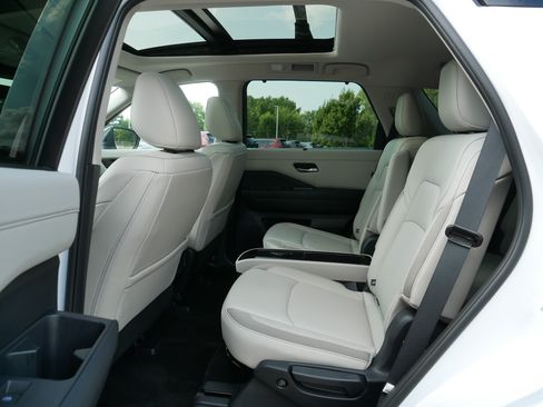 Certified 2026 Nissan Pathfinder SL w/ SL Premium Package AWD/4WD image 35