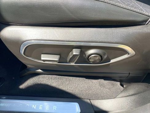 Used 2023 Jeep Wagoneer Series II AWD/4WD image 15