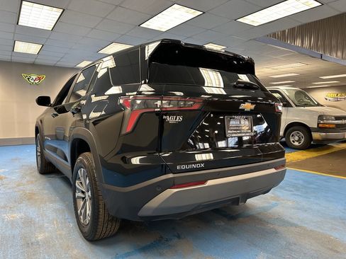 Certified 2025 Chevrolet Equinox LT image 9