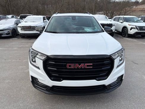 Used 2023 GMC Terrain SLE w/ Driver Convenience Package image 10