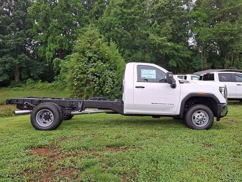 New 2026 GMC Sierra 3500 Pro w/ Convenience Package AWD/4WD image 3