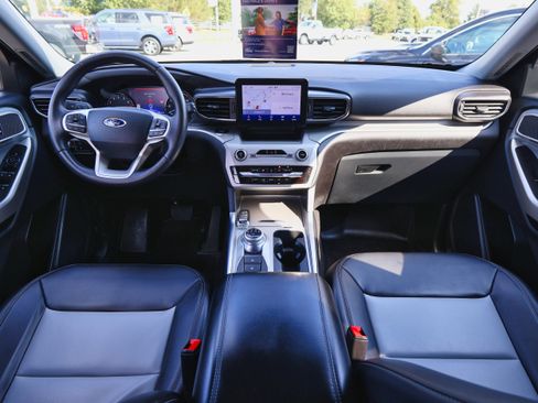 Used 2023 Ford Explorer XLT w/ Equipment Group 202A image 17