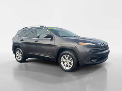 Used 2017 Jeep Cherokee Latitude w/ Safety/Convenience Group image 8