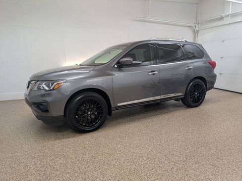 Used 2018 Nissan Pathfinder Platinum AWD/4WD image 1