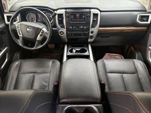 Used 2019 Nissan Titan SL image 8