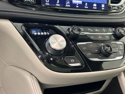 Used 2022 Chrysler Pacifica Limited FWD image 30