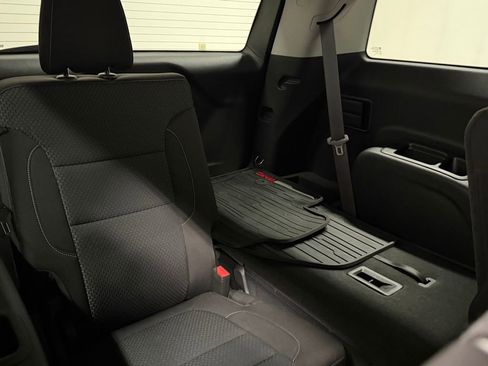 Certified 2023 GMC Acadia SLE w/ Driver Convenience Package image 24