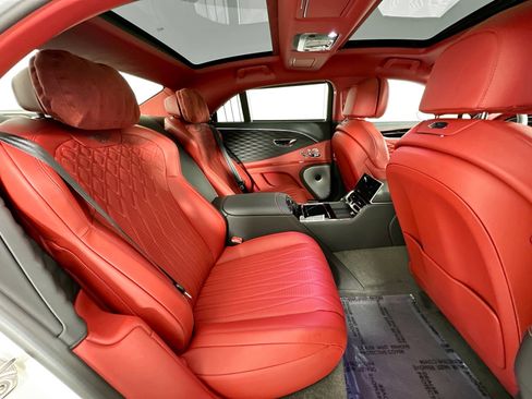 Certified 2022 Bentley Flying Spur V8 image 27