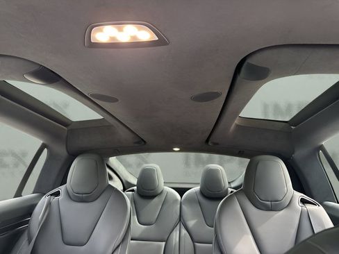 Used 2022 Tesla Model X Plaid image 11