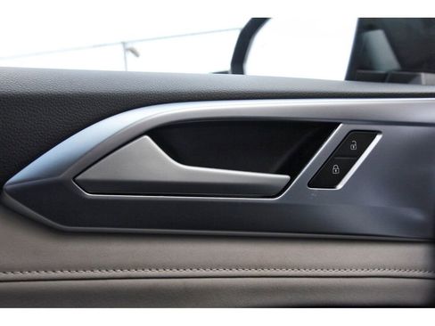 Used 2025 Volkswagen Taos SE image 24