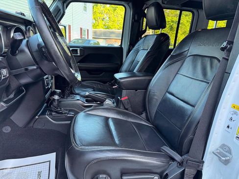 Used 2018 Jeep Wrangler Unlimited Sahara w/ LED Lighting Group AWD/4WD image 17
