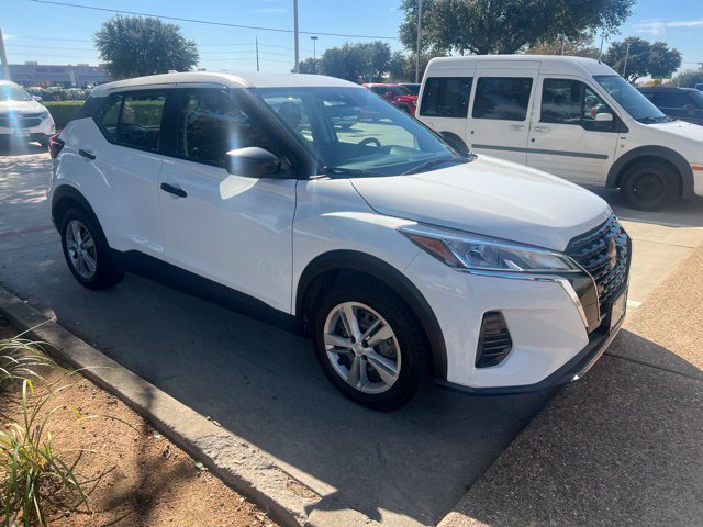 Used 2022 Nissan Kicks S FWD image 2