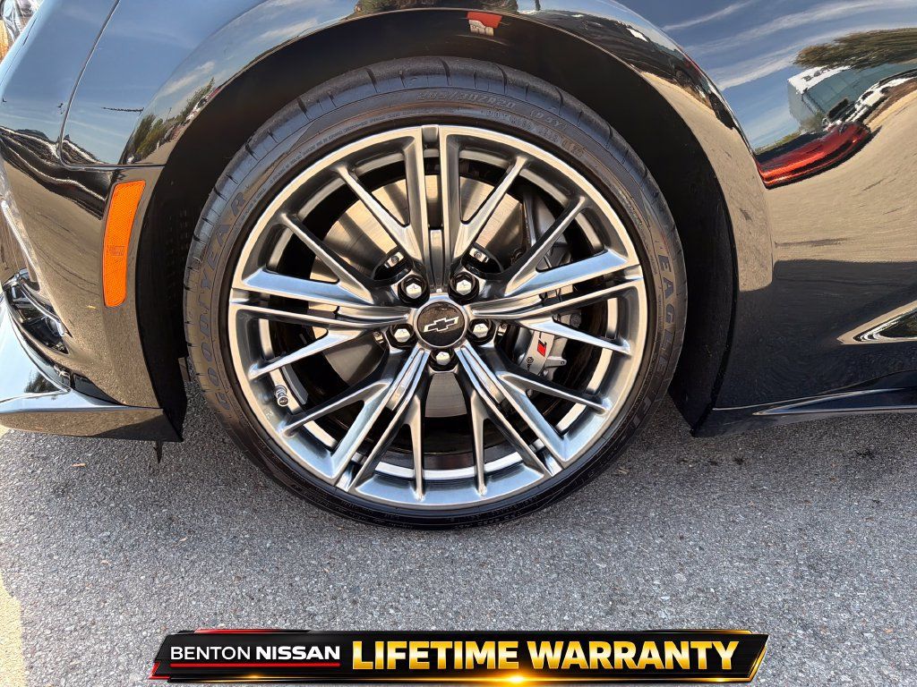 Used 2022 Chevrolet Camaro ZL1 RWD image 5