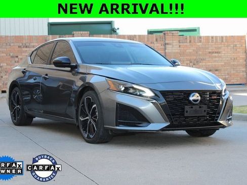Used 2023 Nissan Altima 2.5 SR w/ SR Premium Package image 1