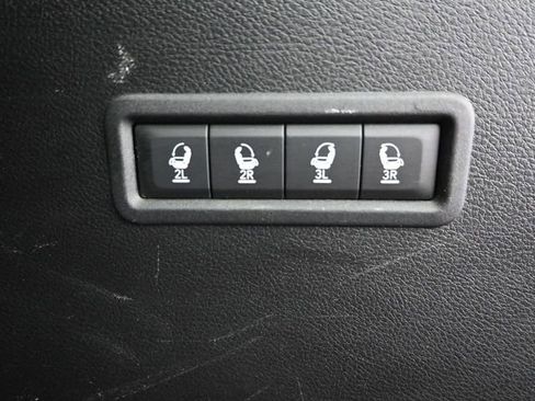 Used 2022 Jeep Wagoneer Series III w/ Premium Group I image 39