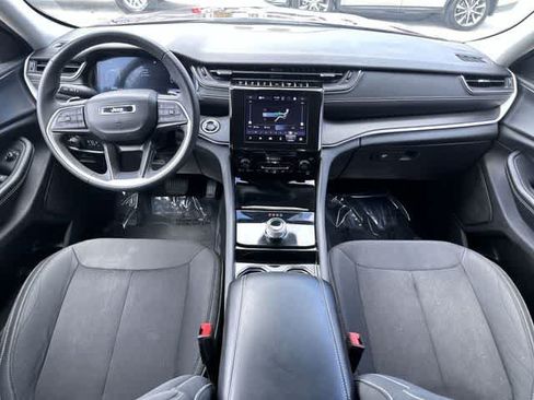 Used 2023 Jeep Grand Cherokee Laredo RWD image 22