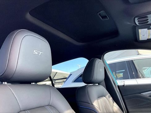 Used 2025 Buick Envista Sport Touring w/ Experience Buick Package image 13