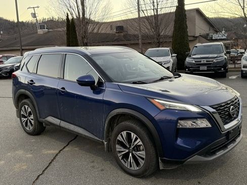 Used 2021 Nissan Rogue SV w/ Premium Package image 3