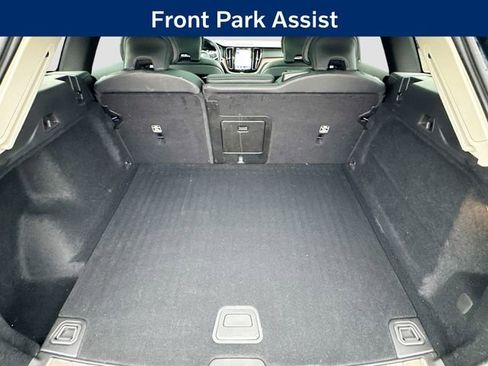 Used 2021 Volvo XC60 T5 Momentum w/ Premium Package image 27