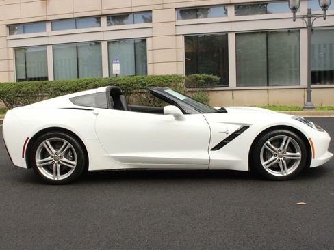 Used 2017 Chevrolet Corvette Stingray Coupe w/ 1LT RWD image 9
